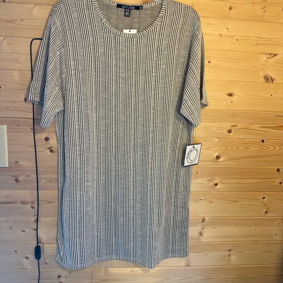 RusticDime top Size M NWT - Picture 6 of 6